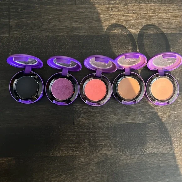 MAC Selena Collection eyeshadow - Picture 3 of 4